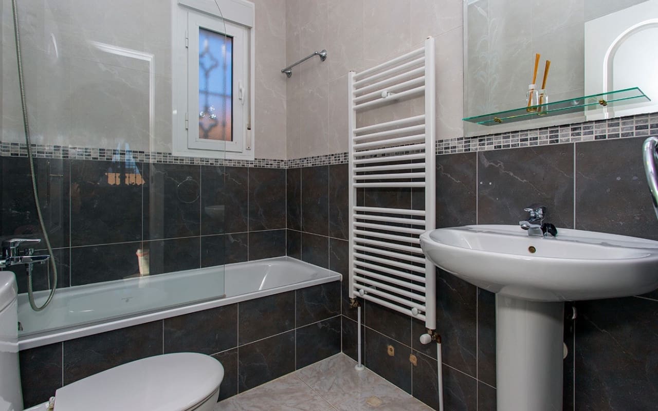 2 bedroom Villa for sale in Rojales with pool - € 269,000 (Ref: 9627972)