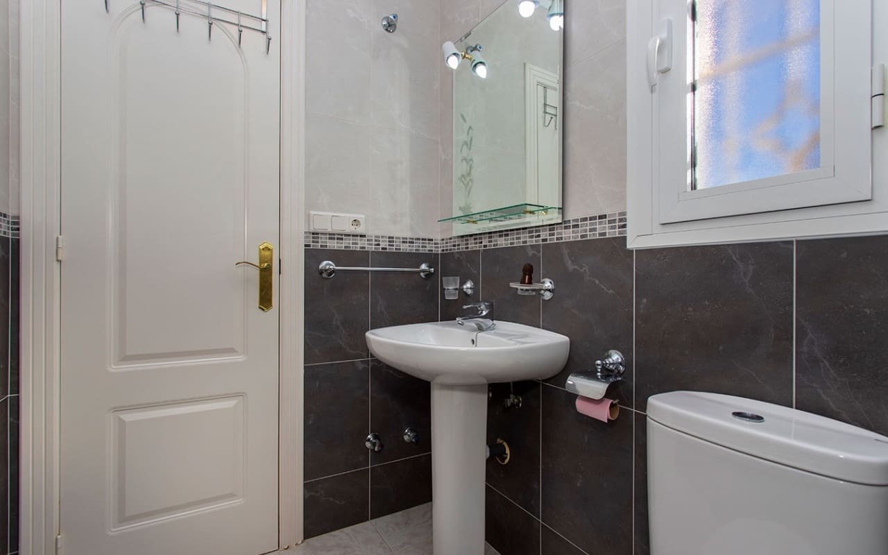 2 bedroom Villa for sale in Rojales with pool - € 269,000 (Ref: 9627972)