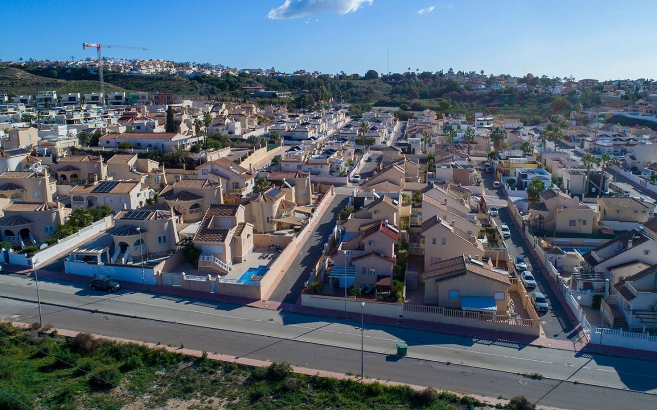 2 bedroom Villa for sale in Rojales with pool - € 269,000 (Ref: 9627972)