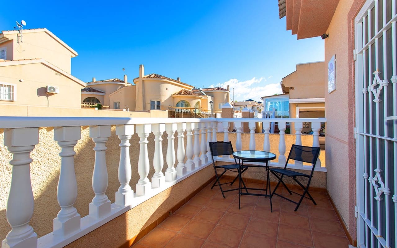 2 bedroom Villa for sale in Rojales with pool - € 269,000 (Ref: 9627972)