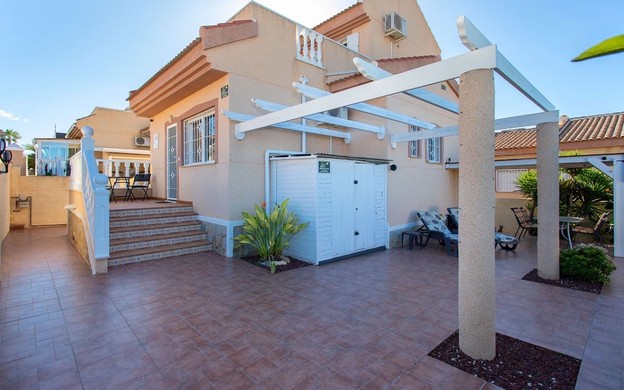 2 bedroom Villa for sale in Rojales with pool - € 269,000 (Ref: 9627972)