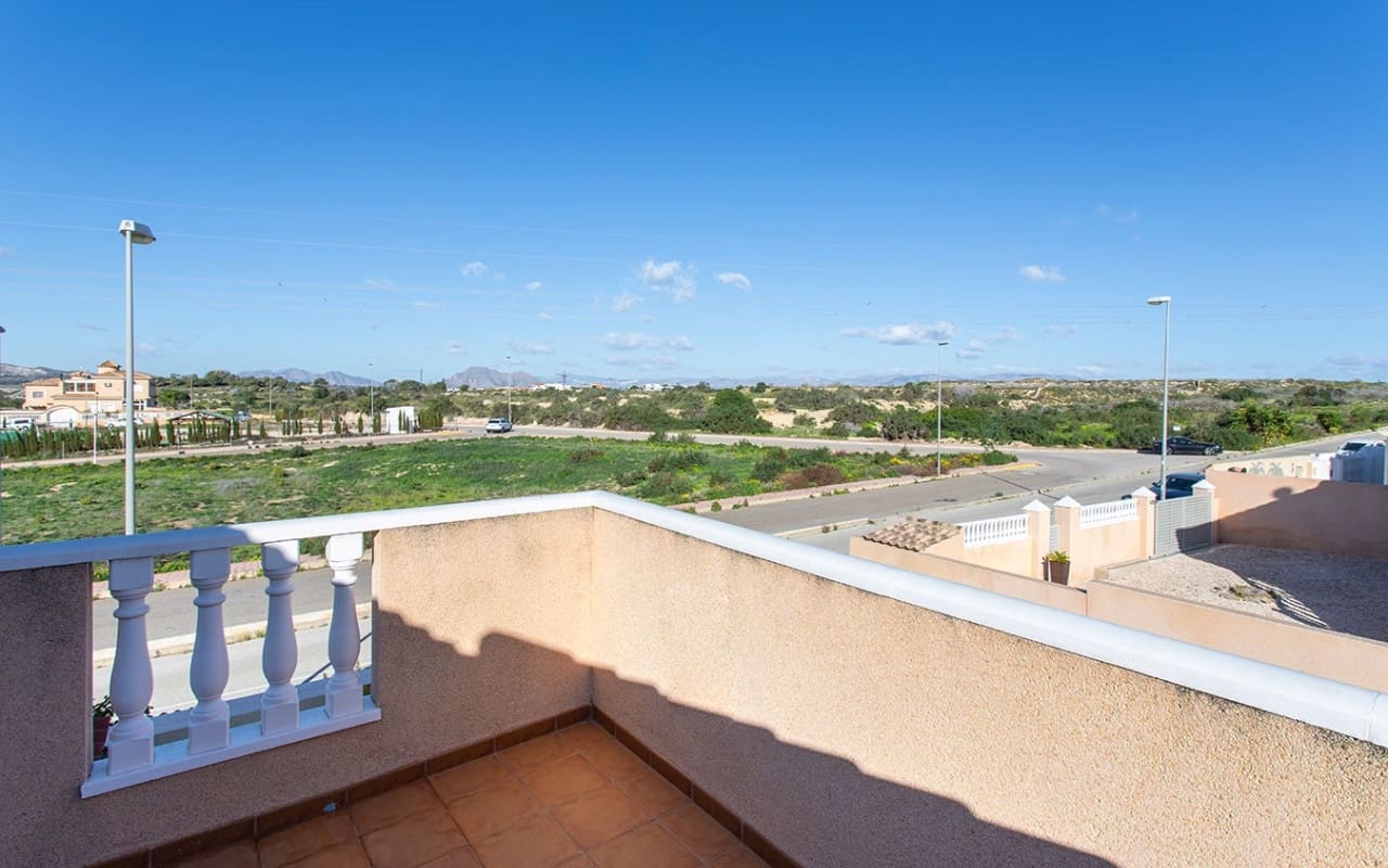 2 bedroom Villa for sale in Rojales with pool - € 269,000 (Ref: 9627972)