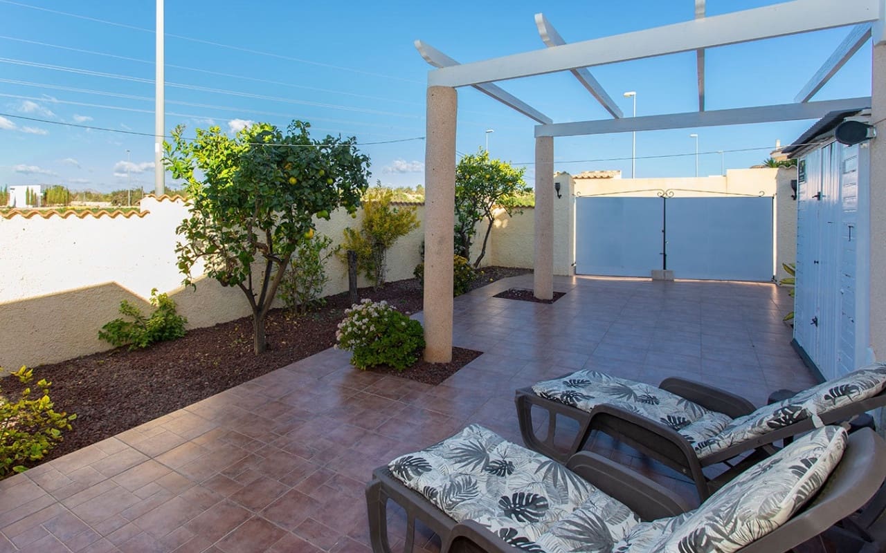 2 bedroom Villa for sale in Rojales with pool - € 269,000 (Ref: 9627972)