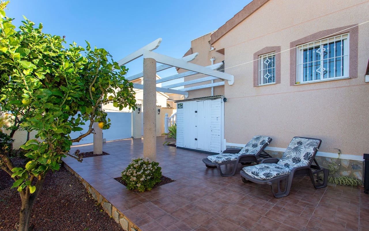 2 bedroom Villa for sale in Rojales with pool - € 269,000 (Ref: 9627972)