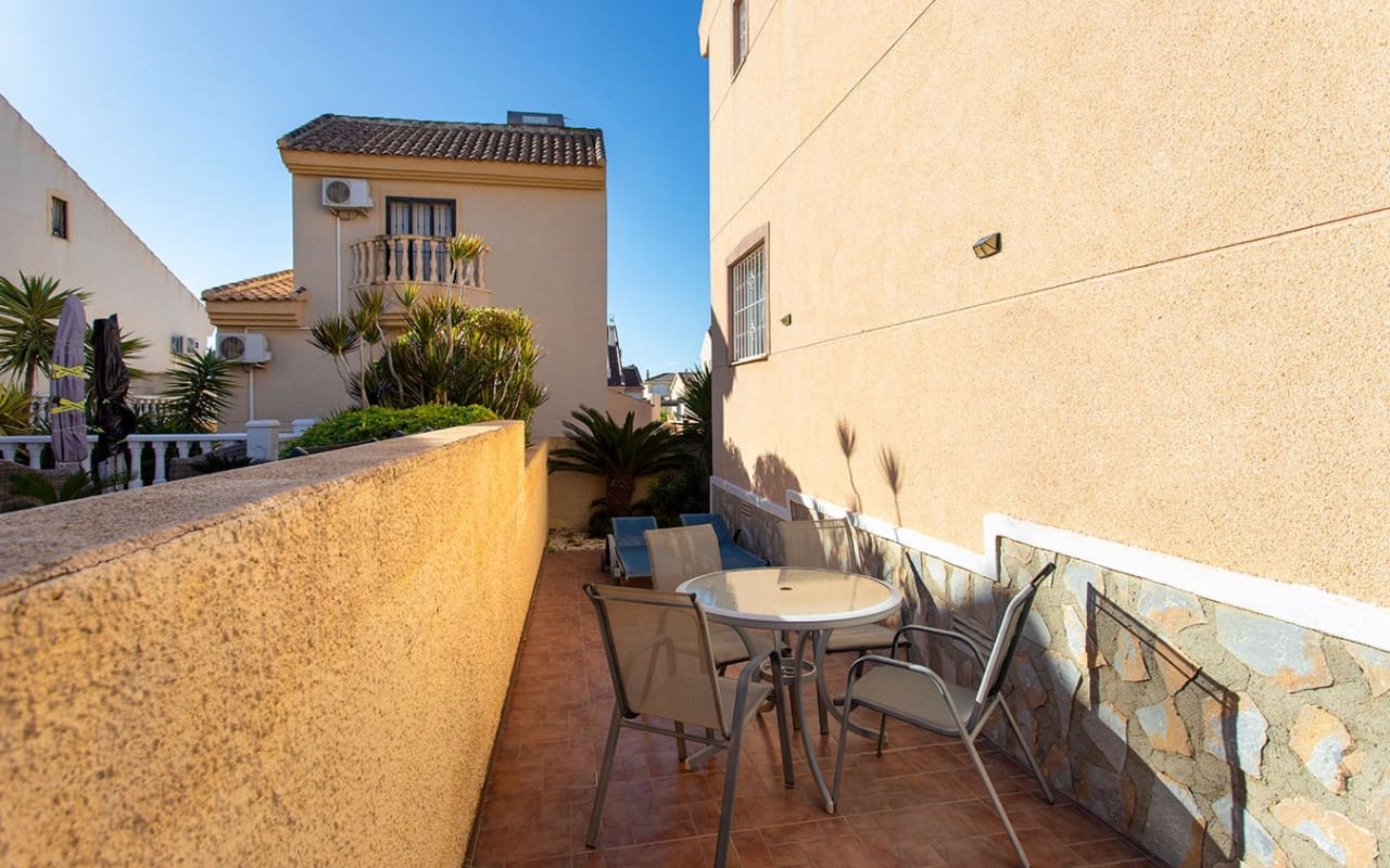 2 bedroom Villa for sale in Rojales with pool - € 269,000 (Ref: 9627972)