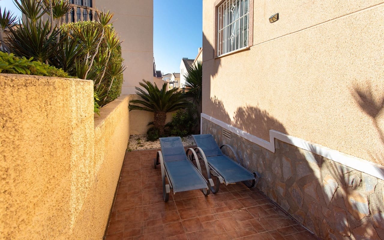 2 bedroom Villa for sale in Rojales with pool - € 269,000 (Ref: 9627972)