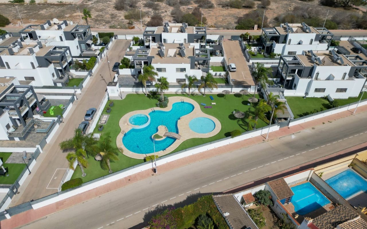 2 slaapkamer Huis te koop in Aguas Nuevas met zwembad - € 339.000 (Ref: 9631427)