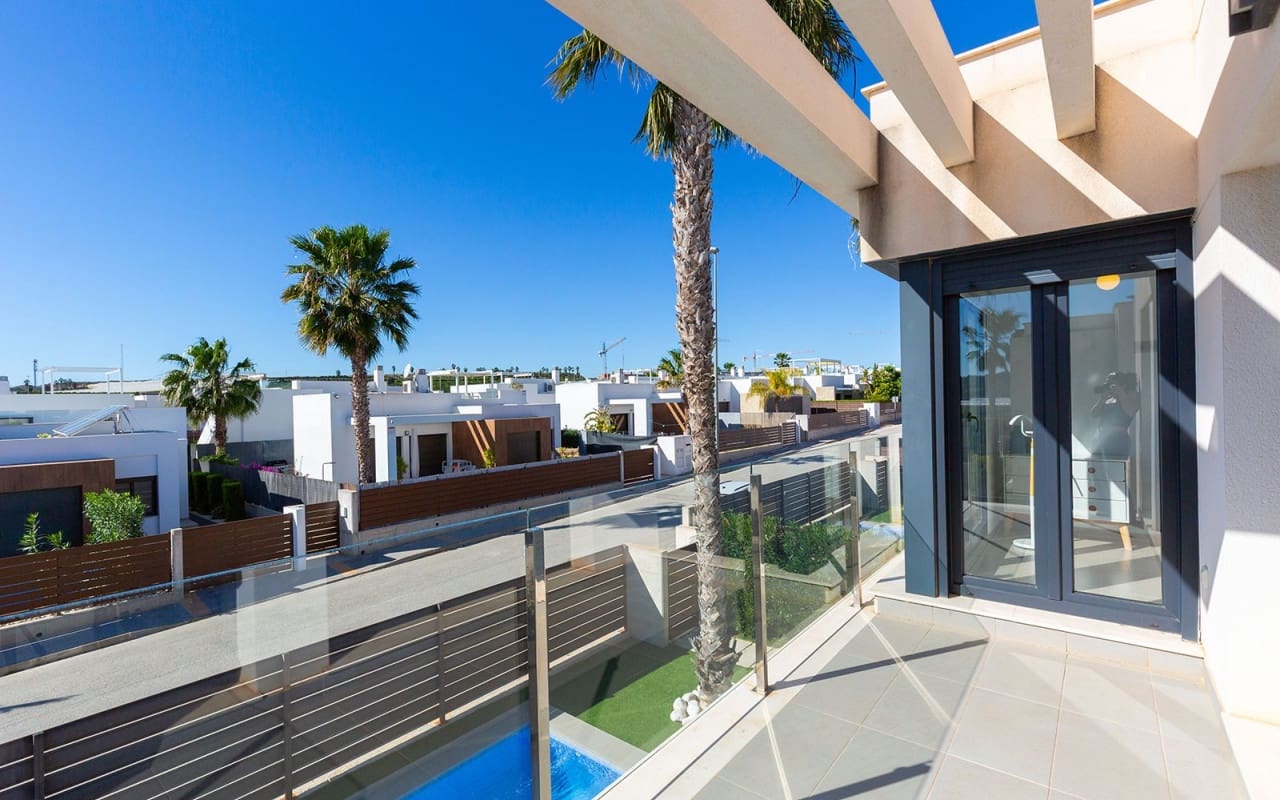 3 slaapkamer Villa te koop in Vistabella met zwembad - € 379.000 (Ref: 9631429)