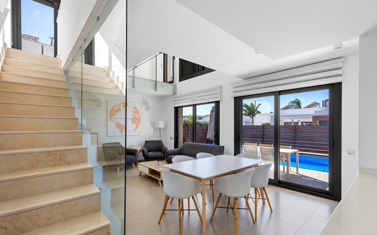 3 slaapkamer Villa te koop in Vistabella met zwembad - € 379.000 (Ref: 9631429)