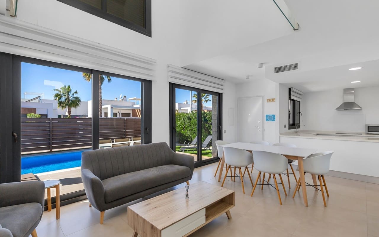 3 slaapkamer Villa te koop in Vistabella met zwembad - € 379.000 (Ref: 9631429)