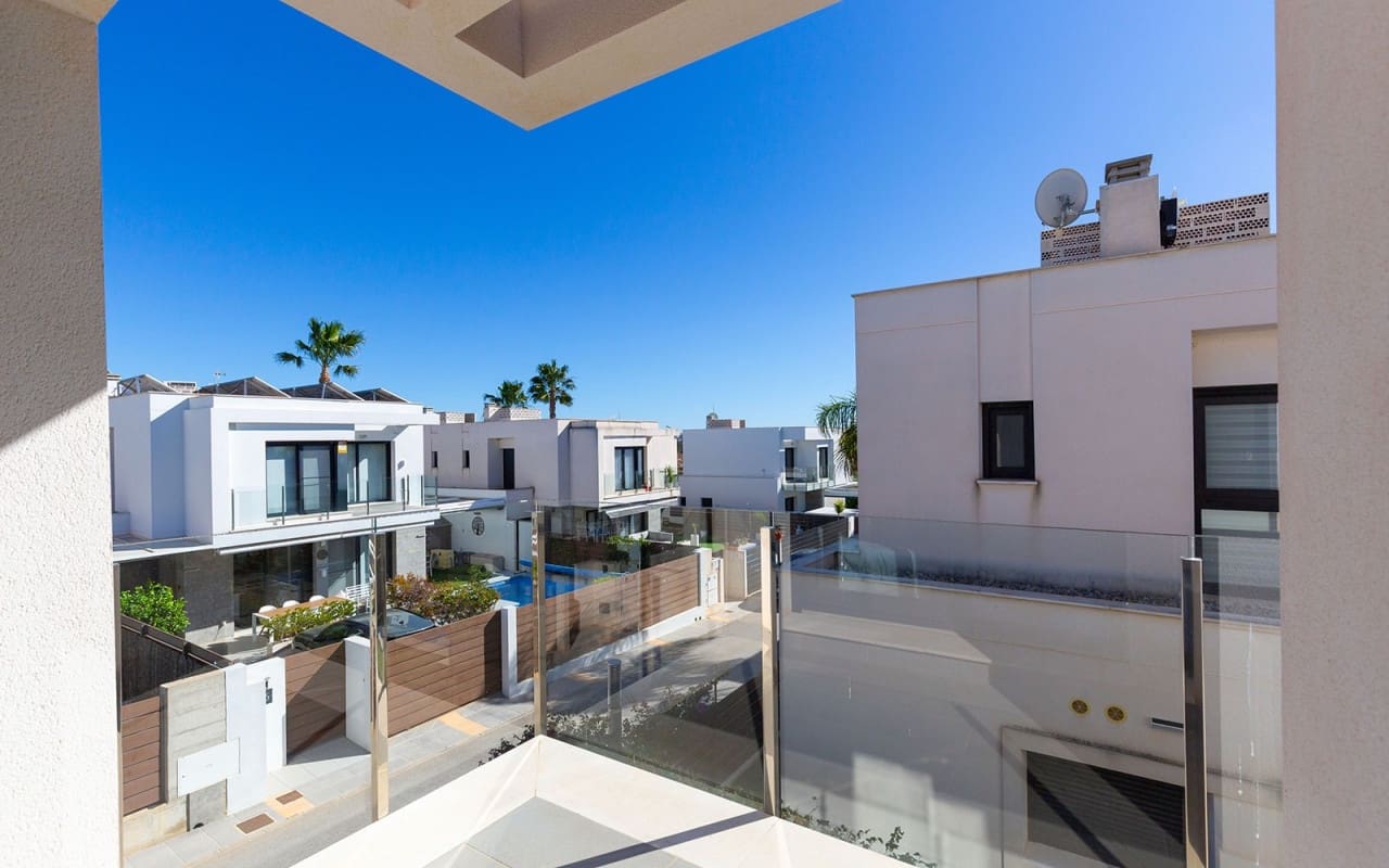 3 slaapkamer Villa te koop in Vistabella met zwembad - € 379.000 (Ref: 9631429)