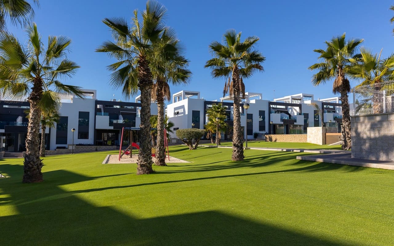 2 bedroom Apartment for sale in Punta Prima with pool - € 274,900 (Ref: 9631430)