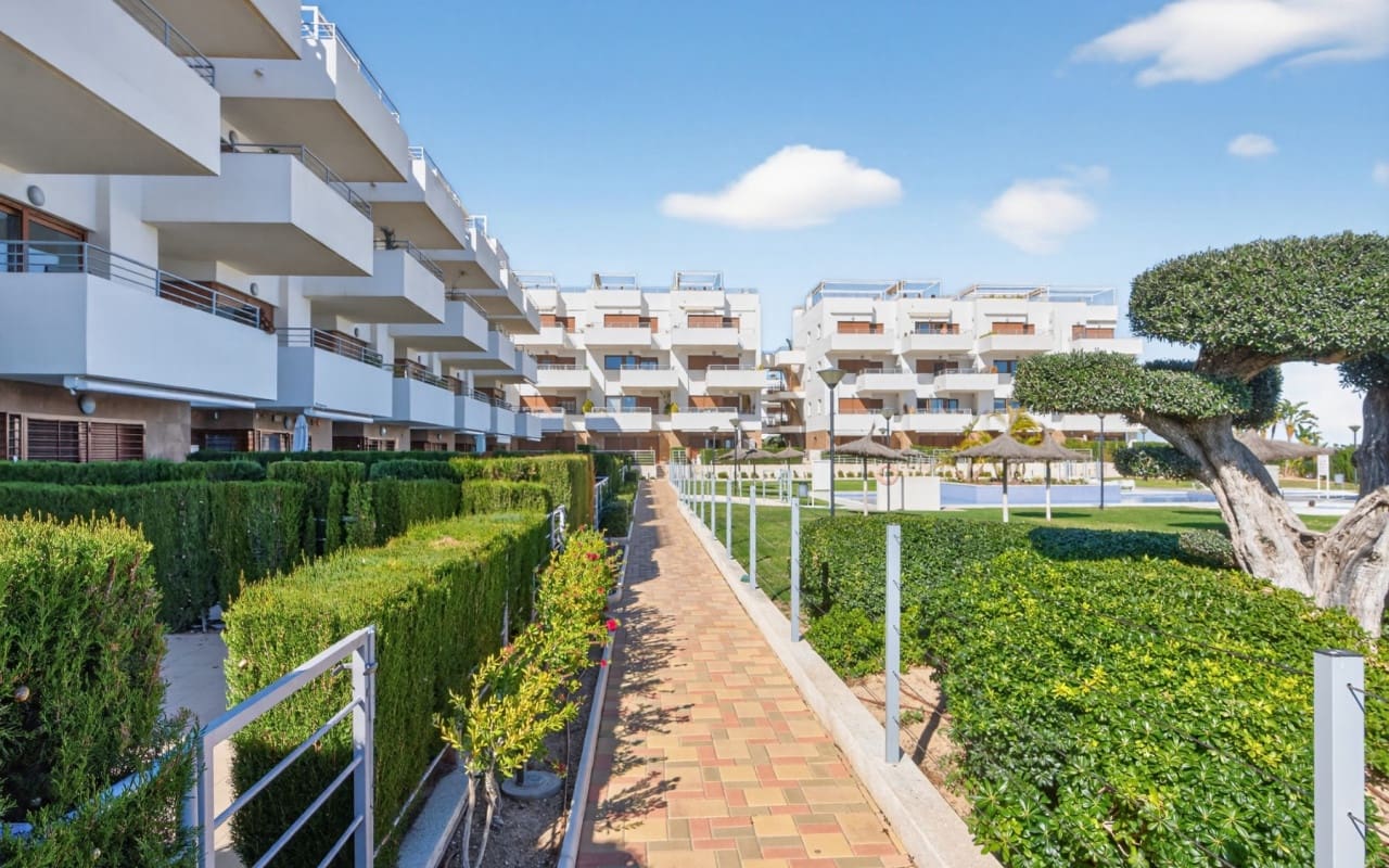 2 soveværelse Penthouse til salg i Dehesa de Campoamor med swimmingpool - € 299.000 (Ref: 9634739)