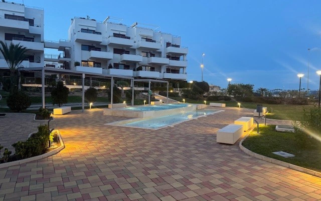 2 soveværelse Penthouse til salg i Dehesa de Campoamor med swimmingpool - € 299.000 (Ref: 9634739)