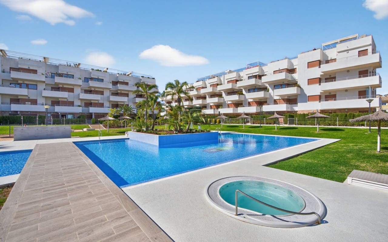 2 soveværelse Penthouse til salg i Dehesa de Campoamor med swimmingpool - € 299.000 (Ref: 9634739)