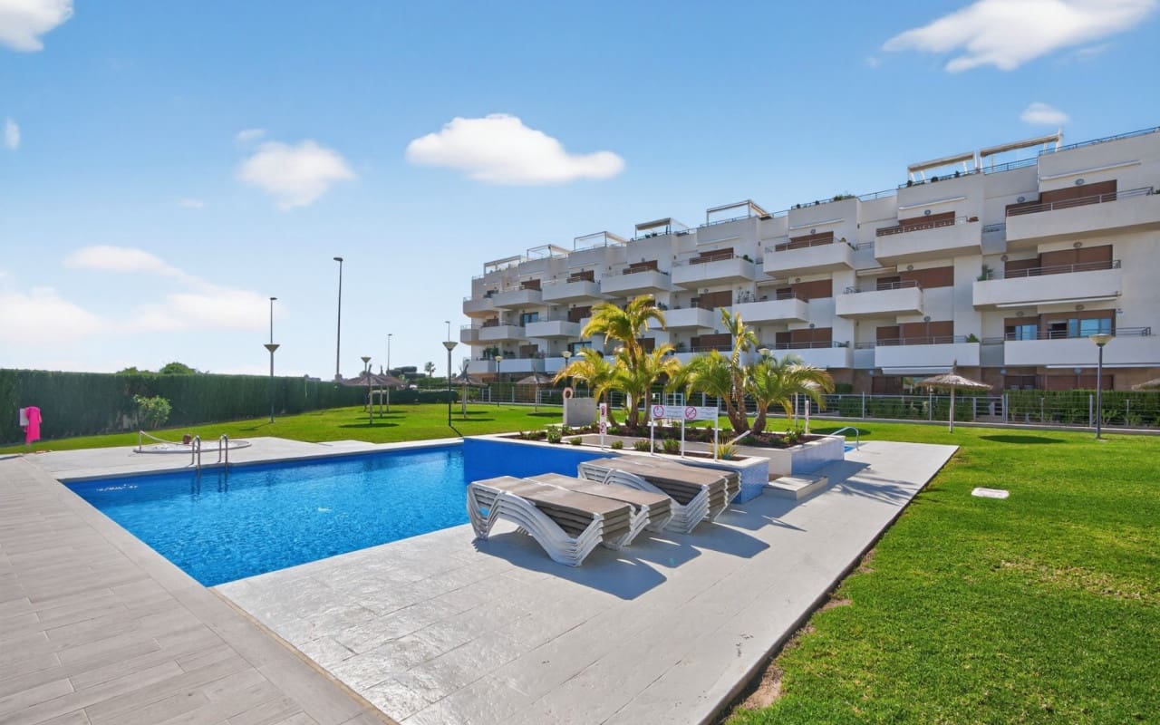 2 soveværelse Penthouse til salg i Dehesa de Campoamor med swimmingpool - € 299.000 (Ref: 9634739)