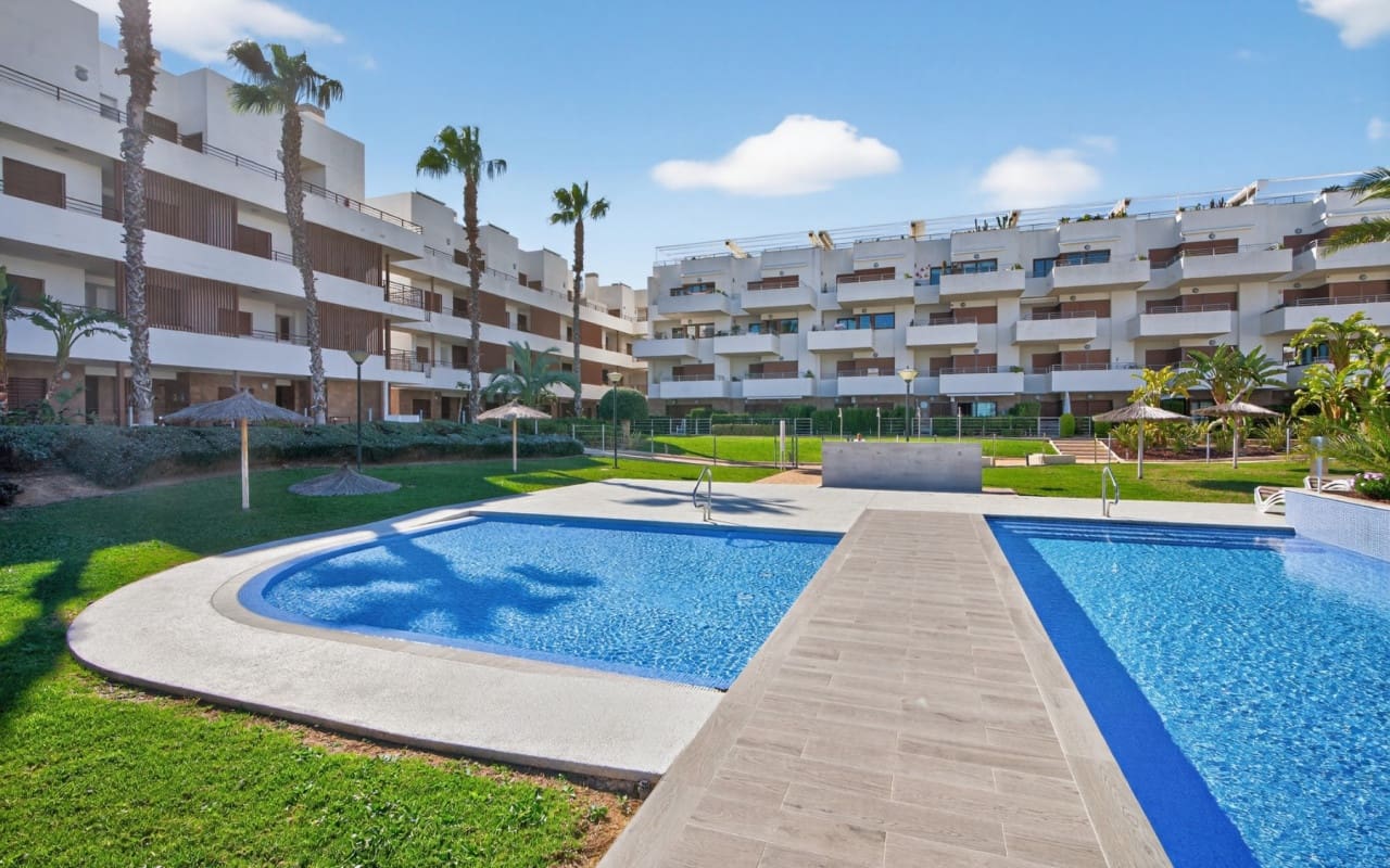 2 soveværelse Penthouse til salg i Dehesa de Campoamor med swimmingpool - € 299.000 (Ref: 9634739)