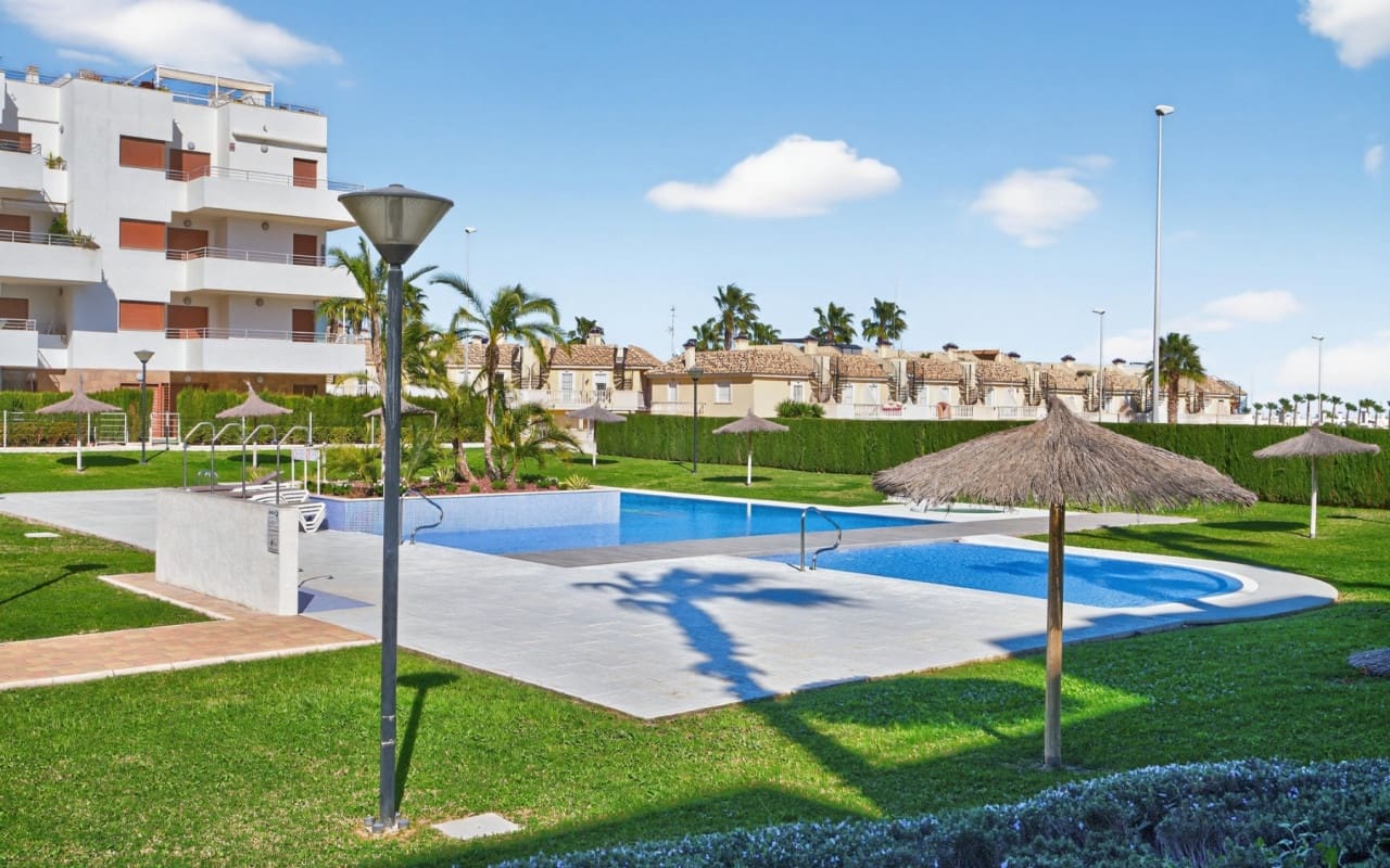 2 soveværelse Penthouse til salg i Dehesa de Campoamor med swimmingpool - € 299.000 (Ref: 9634739)