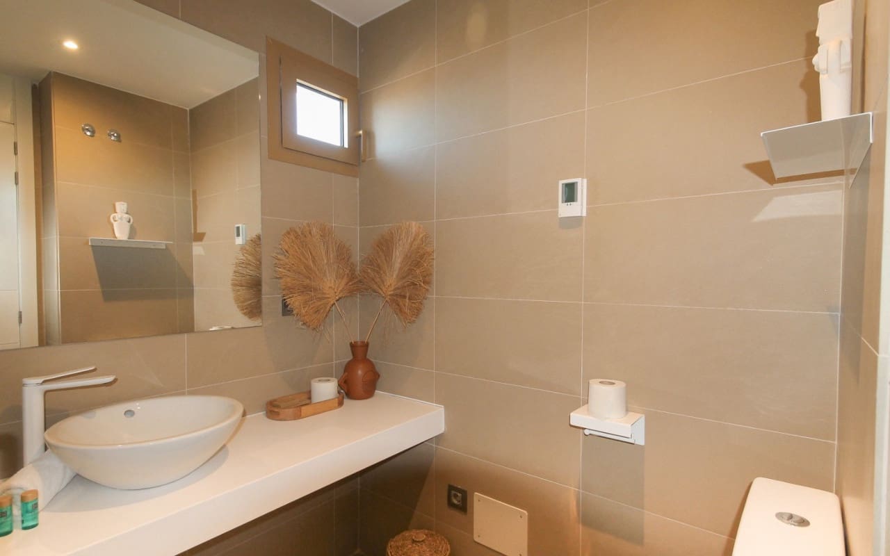 2 soveværelse Strandlejlighed til salg i Benidorm med swimmingpool - € 650.000 (Ref: 9684023)