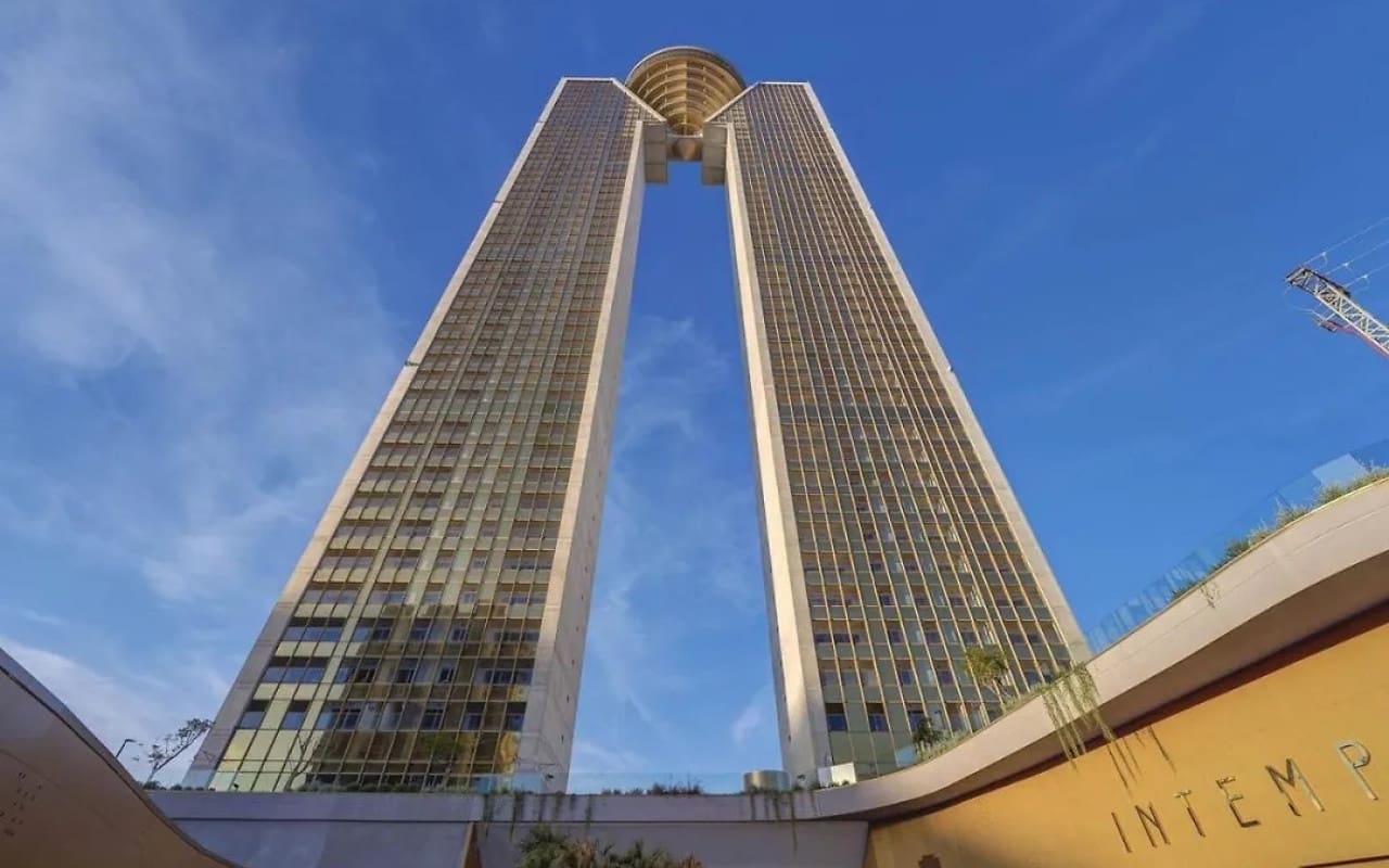 2 soveværelse Strandlejlighed til salg i Benidorm med swimmingpool - € 650.000 (Ref: 9684023)