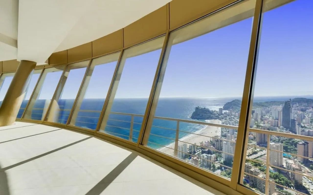 2 soveværelse Strandlejlighed til salg i Benidorm med swimmingpool - € 650.000 (Ref: 9684023)