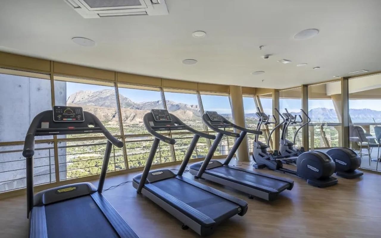 2 soveværelse Strandlejlighed til salg i Benidorm med swimmingpool - € 650.000 (Ref: 9684023)