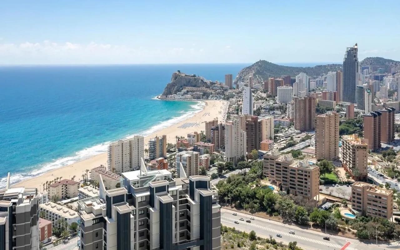 2 soveværelse Strandlejlighed til salg i Benidorm med swimmingpool - € 650.000 (Ref: 9684023)