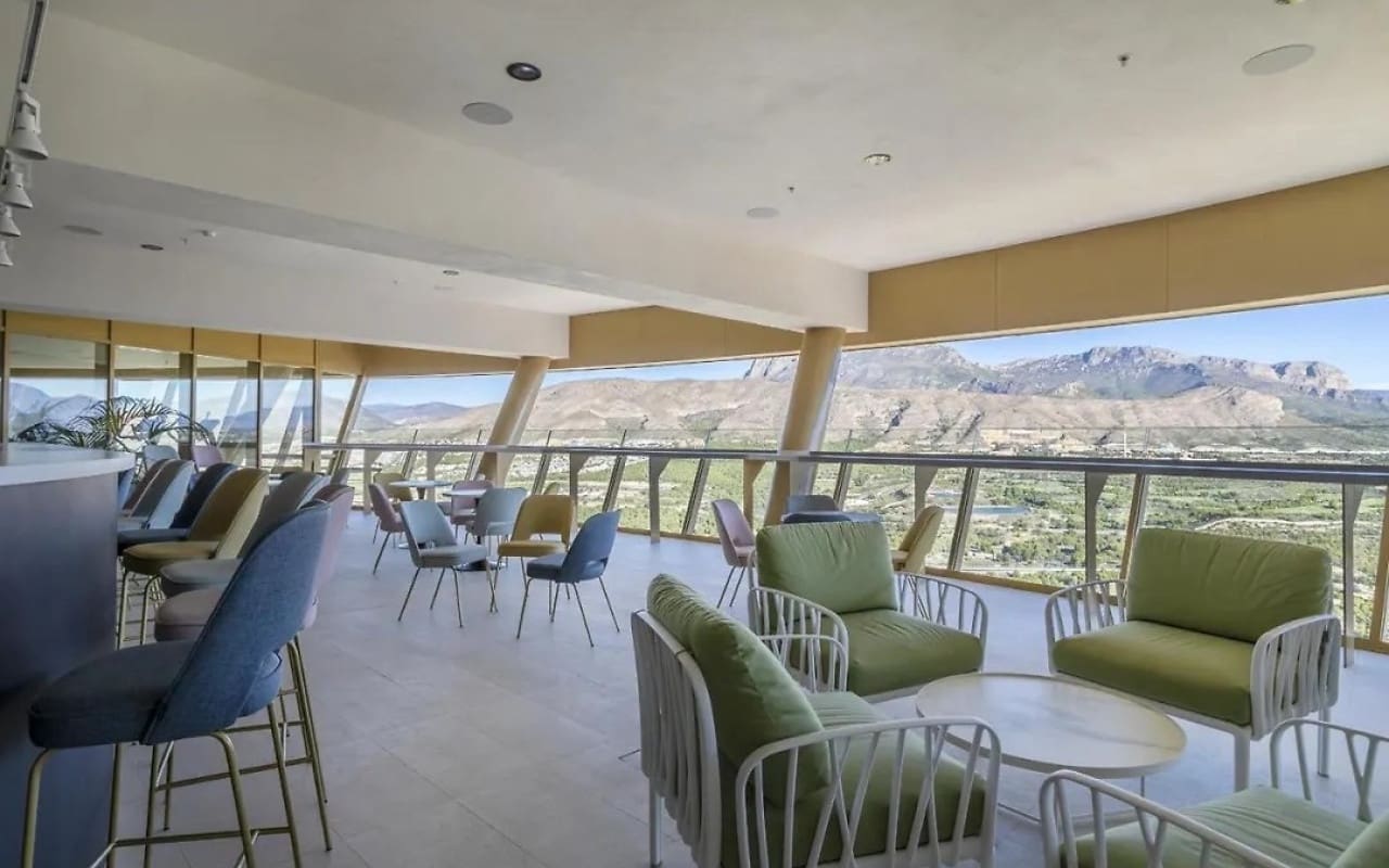 2 soveværelse Strandlejlighed til salg i Benidorm med swimmingpool - € 650.000 (Ref: 9684023)