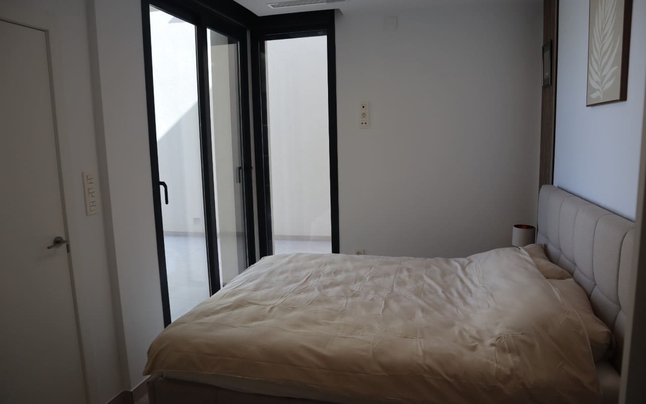 Chalet de 3 habitaciones en Los Montesinos en alquiler con piscina - 1.750 € (Ref: 9688468)