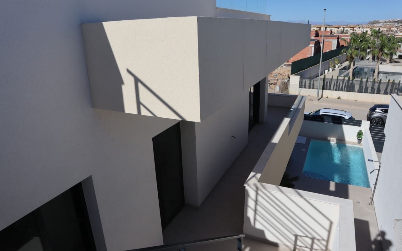 Chalet de 3 habitaciones en Los Montesinos en alquiler con piscina - 1.750 € (Ref: 9688468)