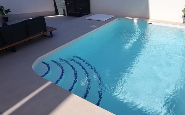 Chalet de 3 habitaciones en Los Montesinos en alquiler con piscina - 1.750 € (Ref: 9688468)