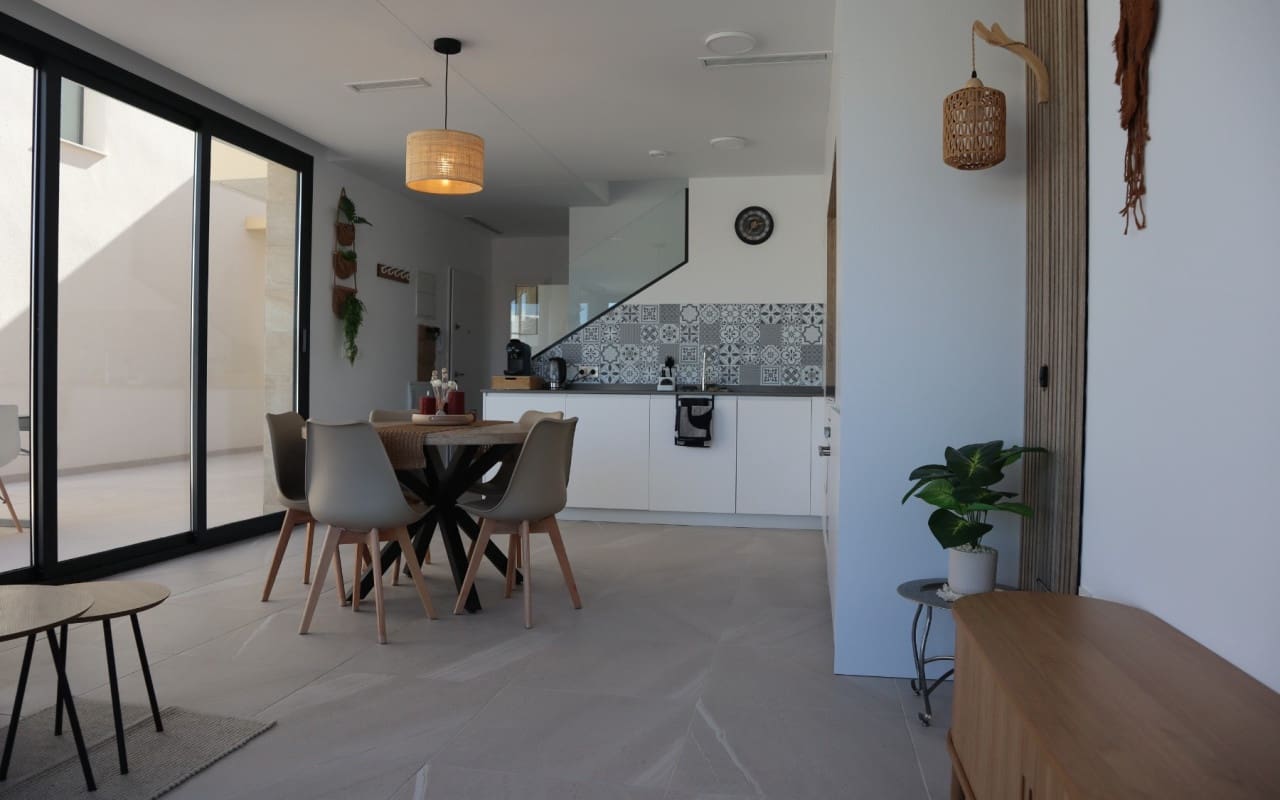 Chalet de 3 habitaciones en Los Montesinos en alquiler con piscina - 1.750 € (Ref: 9688468)