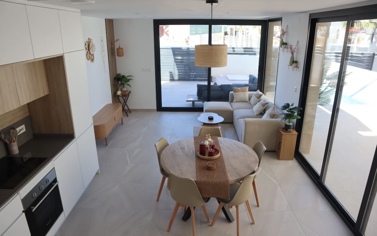 Chalet de 3 habitaciones en Los Montesinos en alquiler con piscina - 1.750 € (Ref: 9688468)