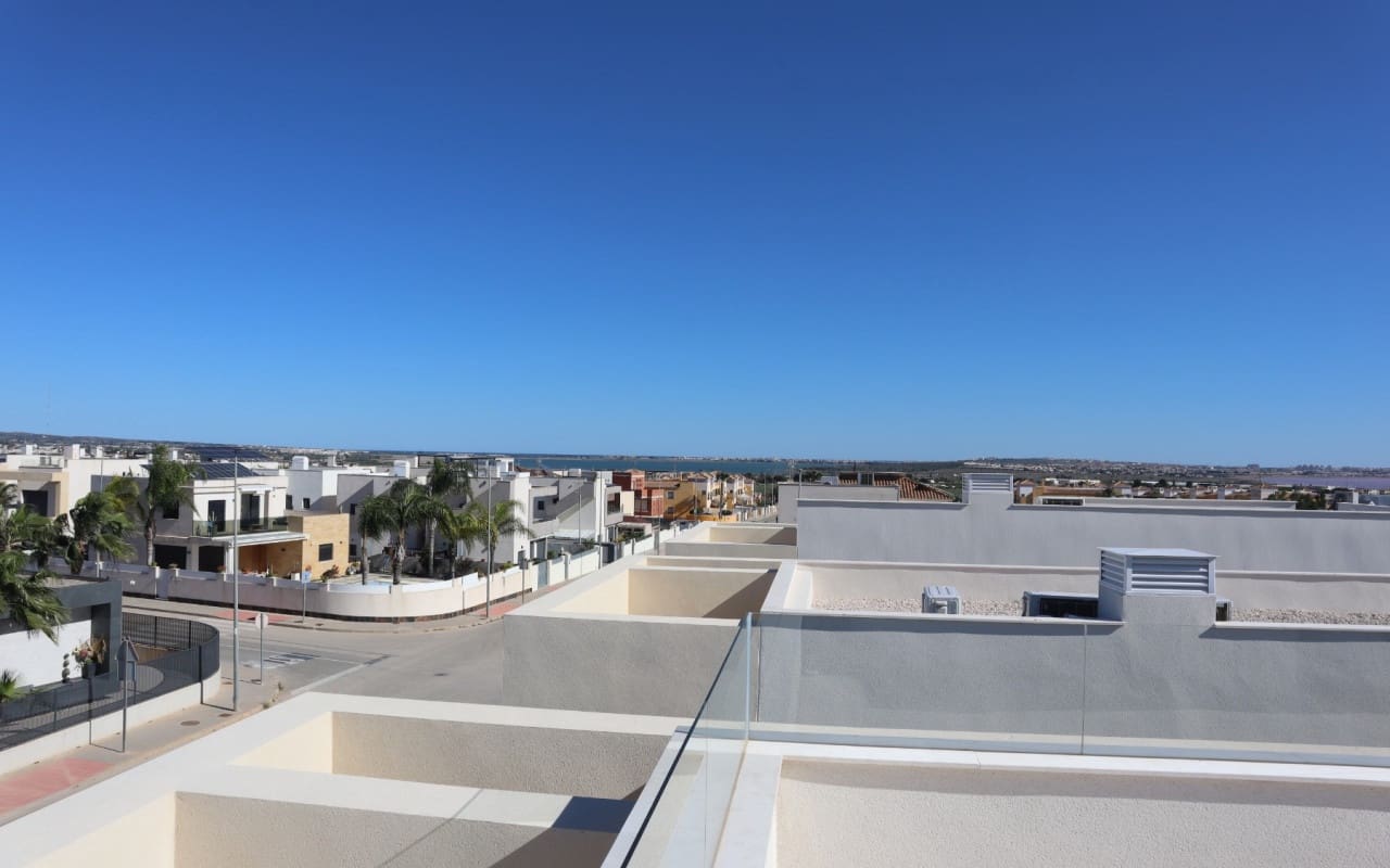 Chalet de 3 habitaciones en Los Montesinos en alquiler con piscina - 1.750 € (Ref: 9688468)