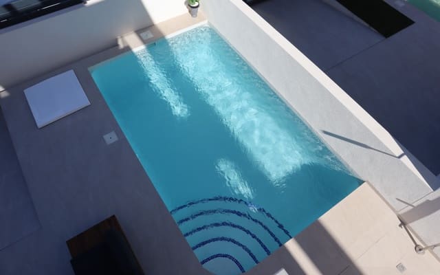 Chalet de 3 habitaciones en Los Montesinos en alquiler con piscina - 1.750 € (Ref: 9688468)