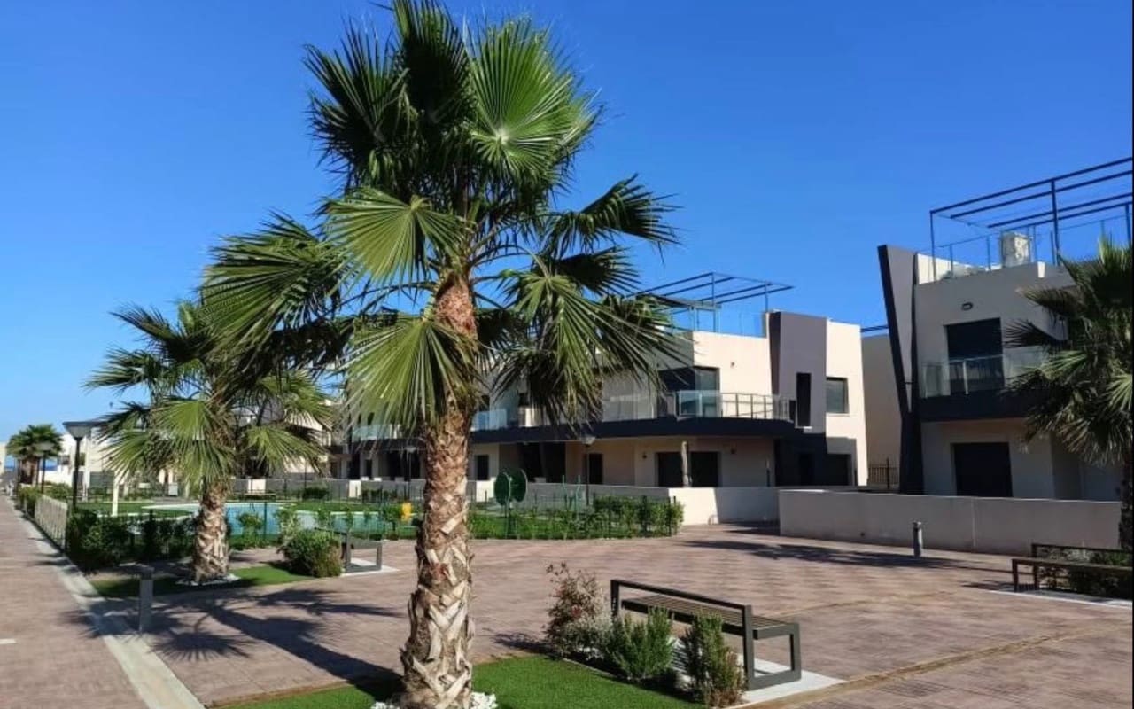 2 bedroom Townhouse for sale in Torre de la Horadada with pool - € 290,000 (Ref: 9699746)