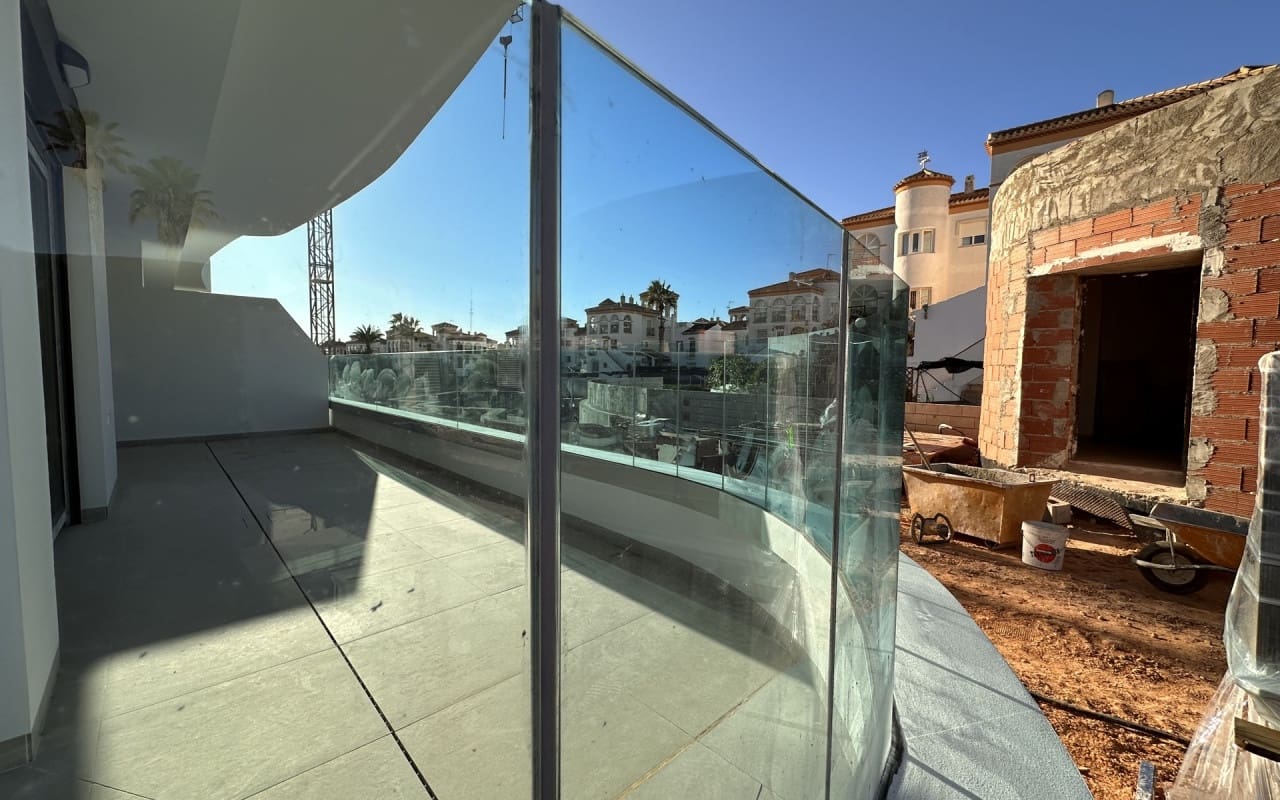 3 makuuhuone Kattohuoneisto myytävänä paikassa Orihuela Costa mukana uima-altaan - 625 000 € (Ref: 9699760)