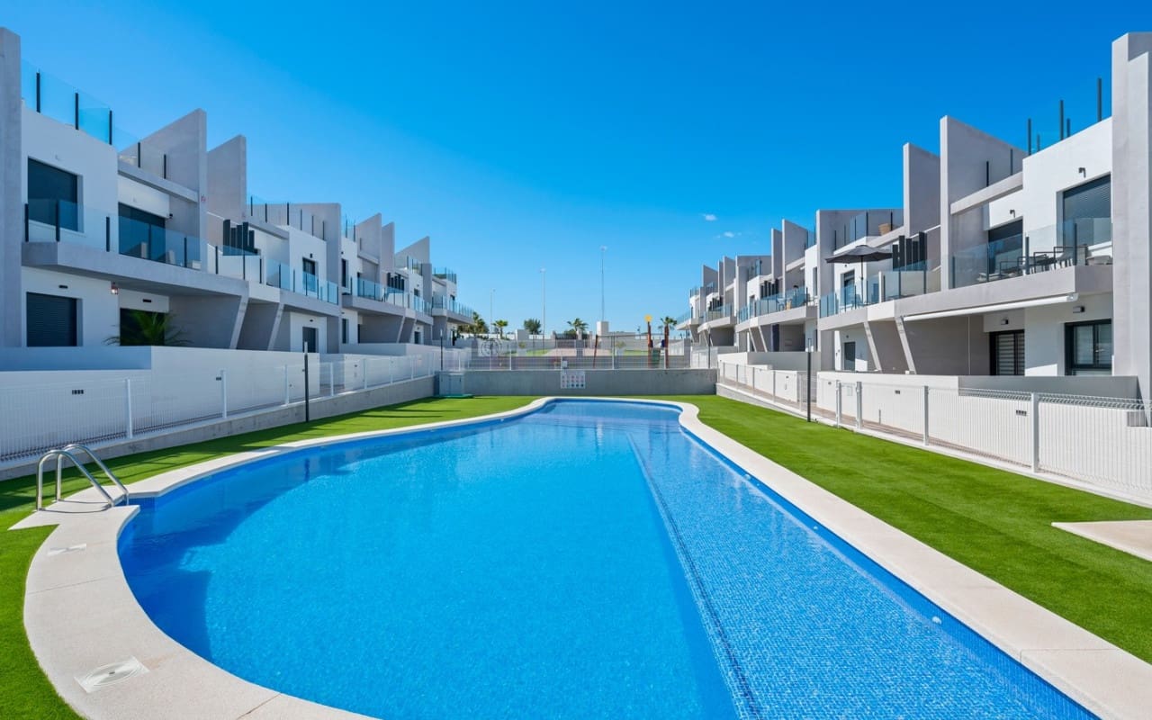 2 soverom Penthouse til salgs i San Miguel de Salinas med svømmebasseng - € 259 950 (Ref: 9737105)