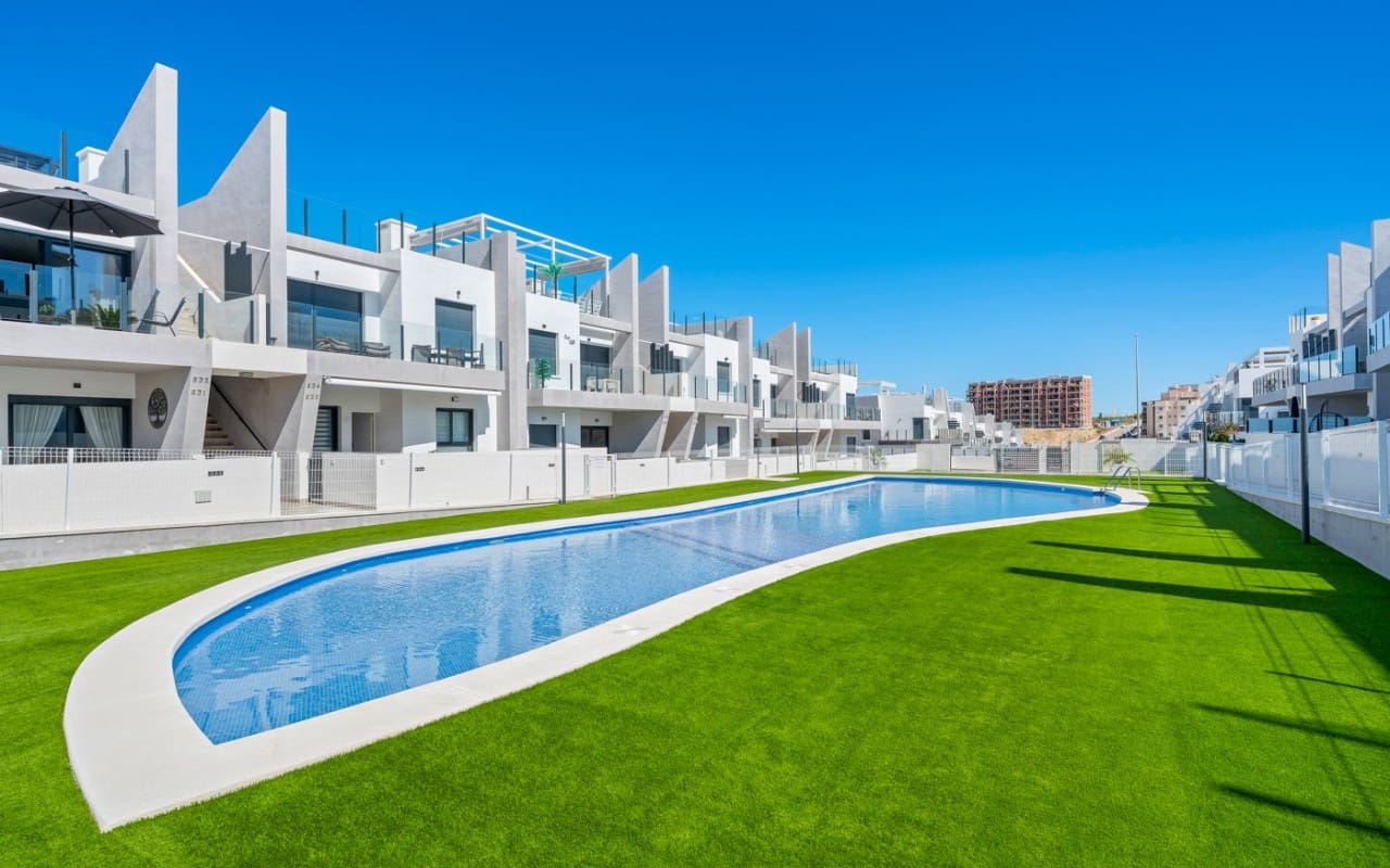 2 soverom Penthouse til salgs i San Miguel de Salinas med svømmebasseng - € 259 950 (Ref: 9737105)