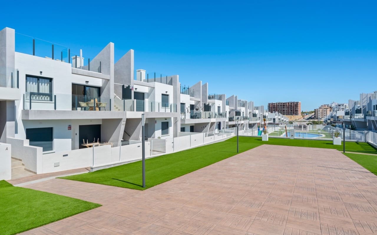 2 soverom Penthouse til salgs i San Miguel de Salinas med svømmebasseng - € 259 950 (Ref: 9737105)