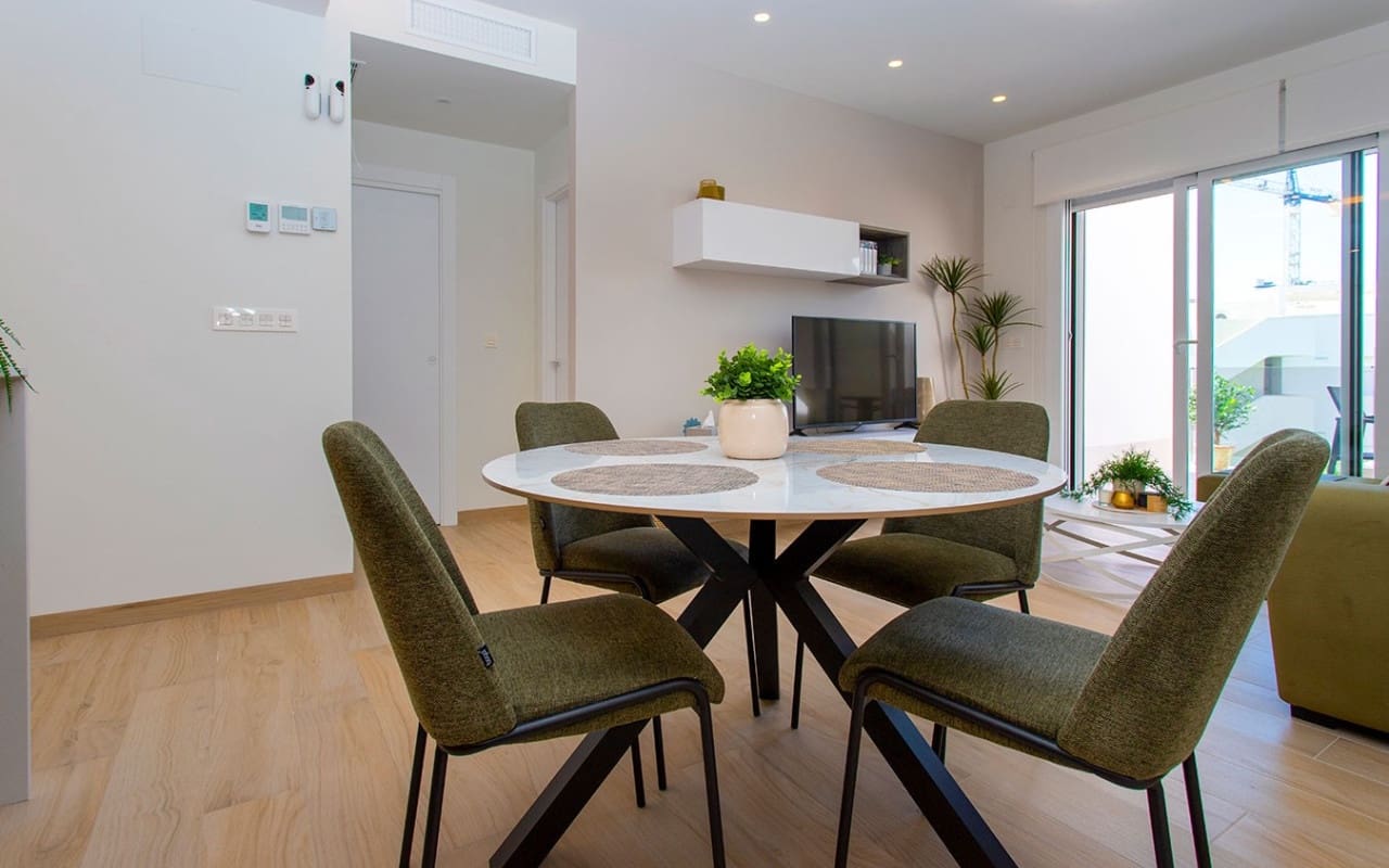 2 Zimmer Penthouse zu verkaufen in El Raso mit Pool - 325.000 € (Ref: 9748219)