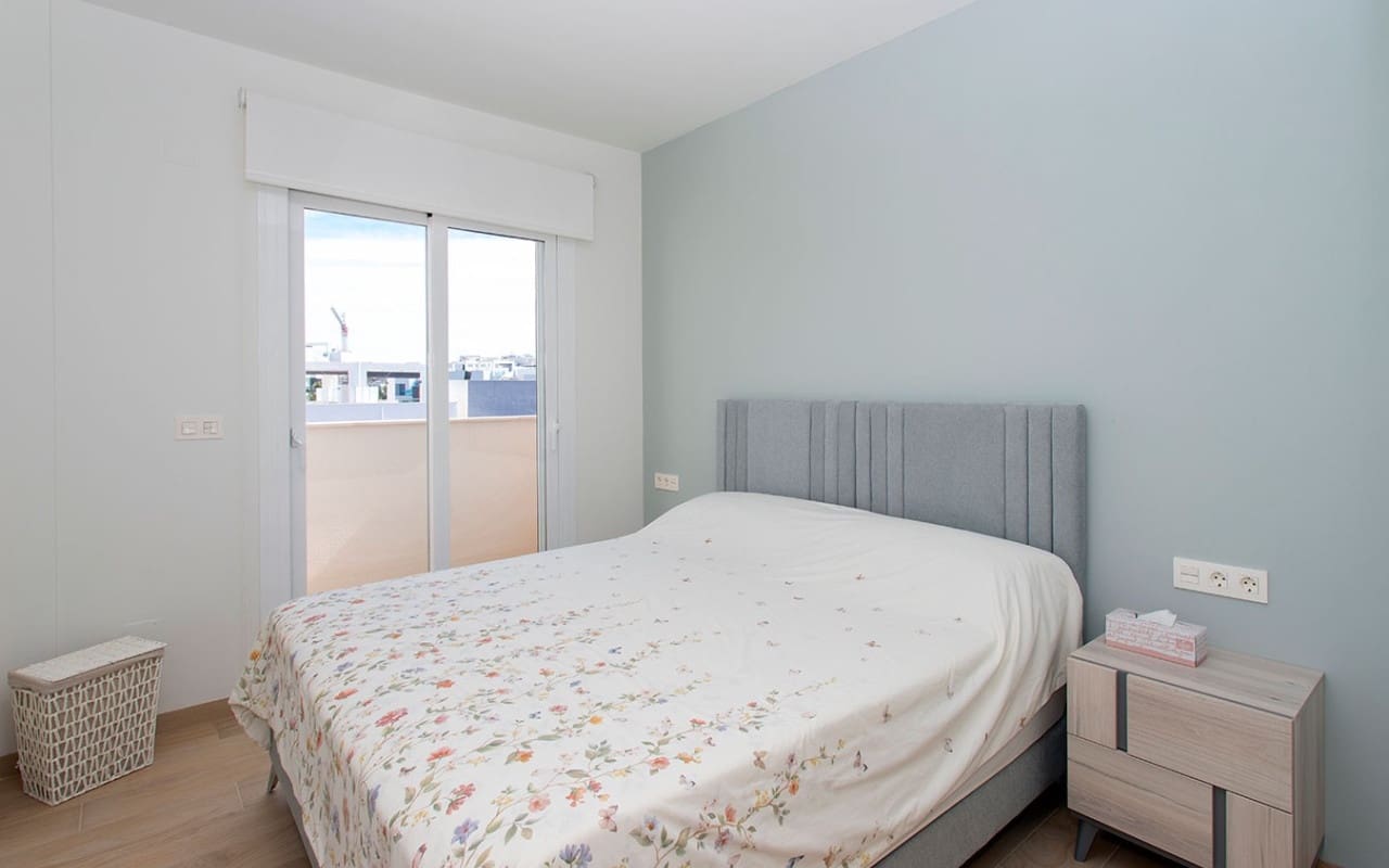 2 Zimmer Penthouse zu verkaufen in El Raso mit Pool - 325.000 € (Ref: 9748219)