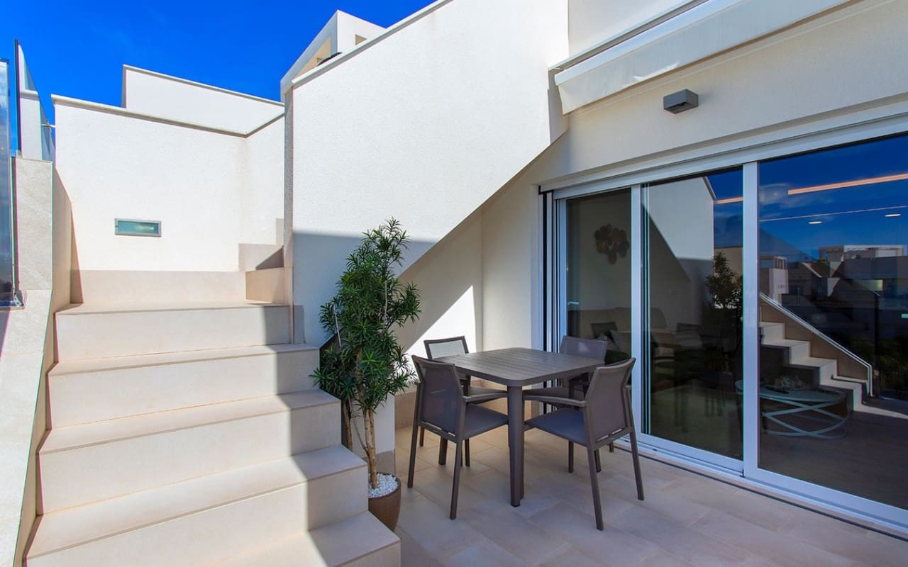 2 Zimmer Penthouse zu verkaufen in El Raso mit Pool - 325.000 € (Ref: 9748219)