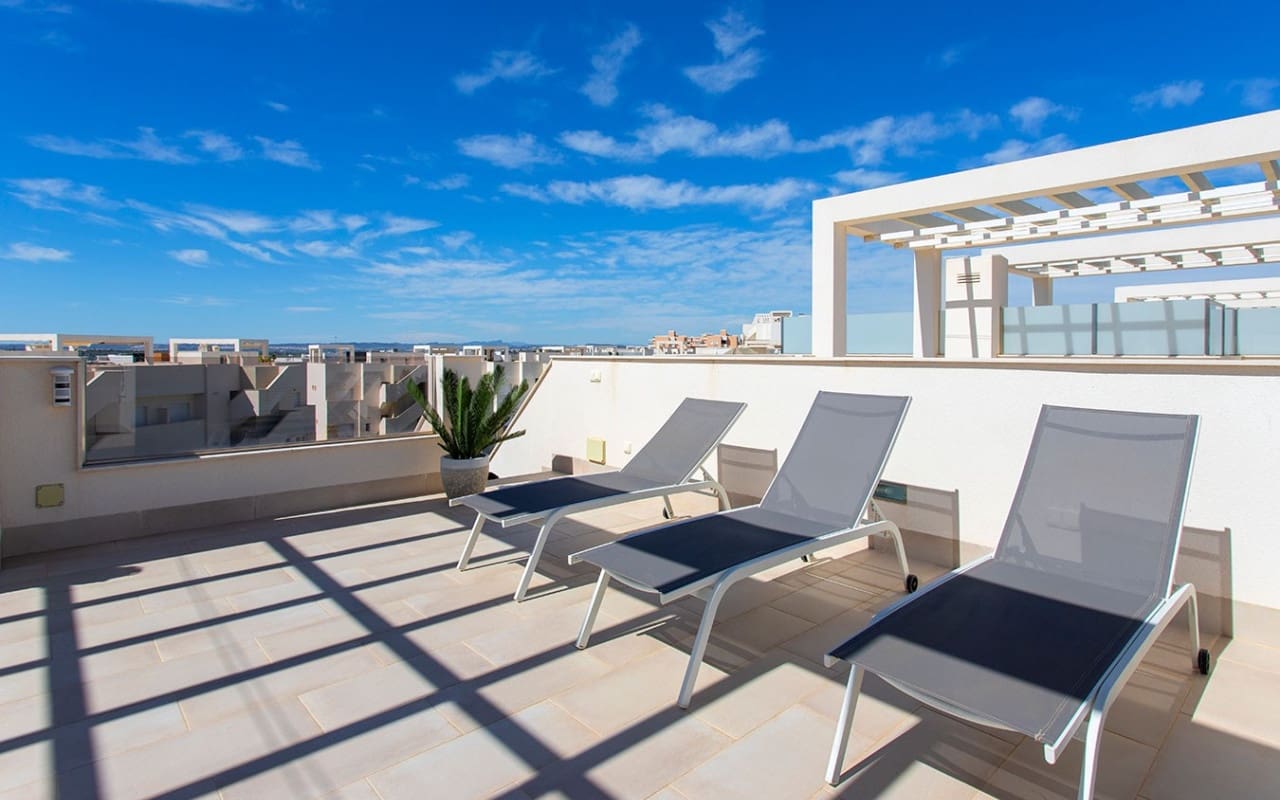 2 Zimmer Penthouse zu verkaufen in El Raso mit Pool - 325.000 € (Ref: 9748219)