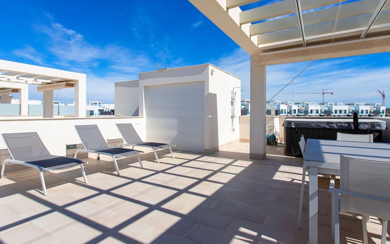 2 Zimmer Penthouse zu verkaufen in El Raso mit Pool - 325.000 € (Ref: 9748219)