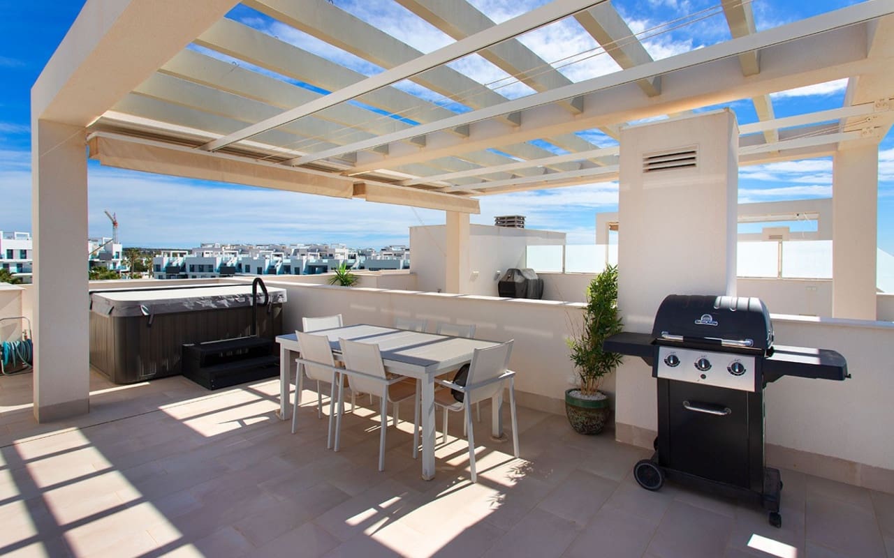 2 Zimmer Penthouse zu verkaufen in El Raso mit Pool - 325.000 € (Ref: 9748219)