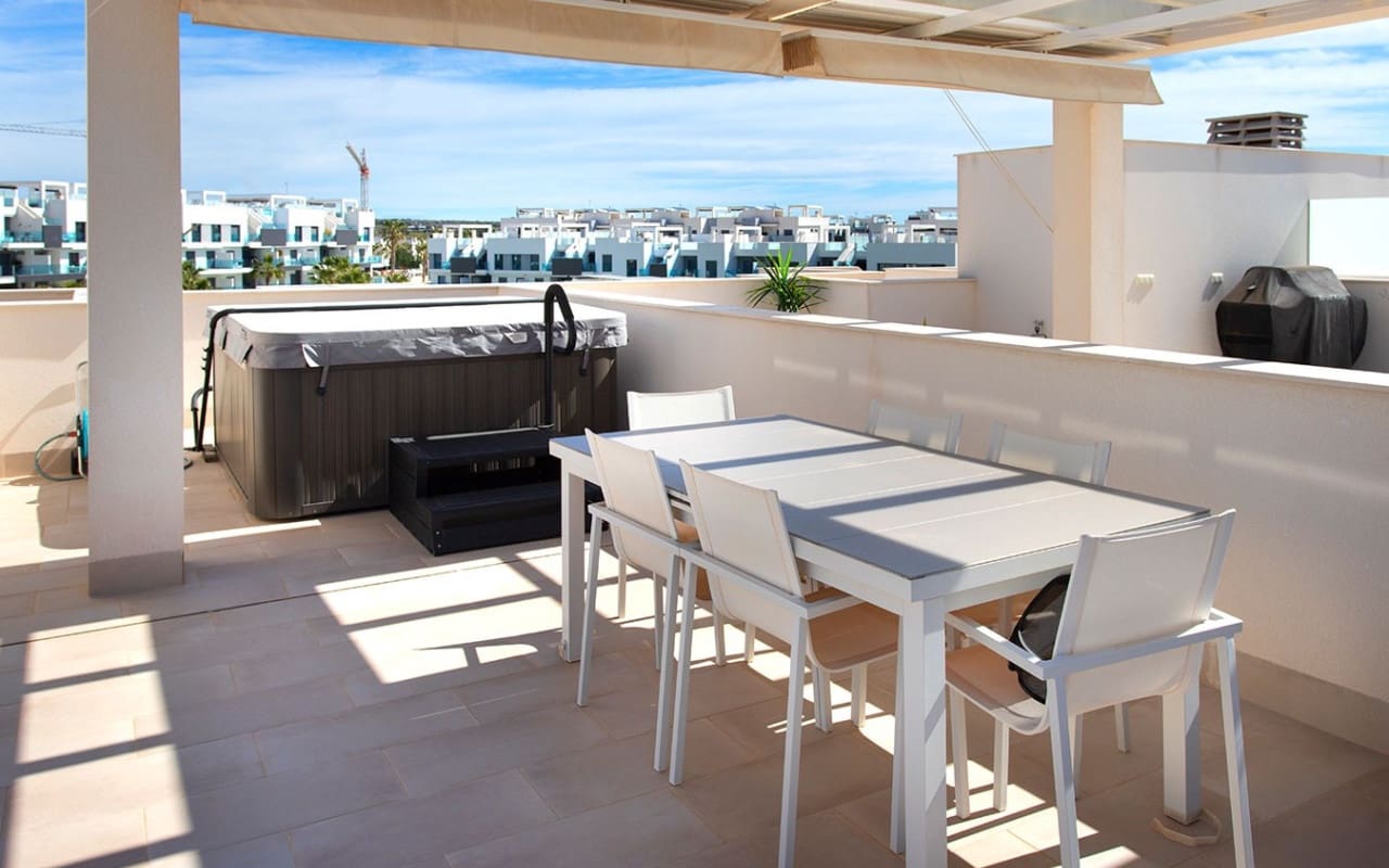 2 Zimmer Penthouse zu verkaufen in El Raso mit Pool - 325.000 € (Ref: 9748219)