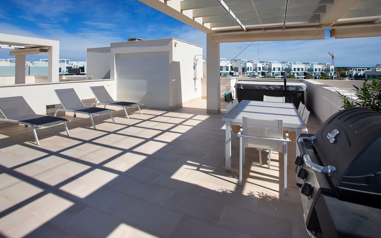 2 Zimmer Penthouse zu verkaufen in El Raso mit Pool - 325.000 € (Ref: 9748219)