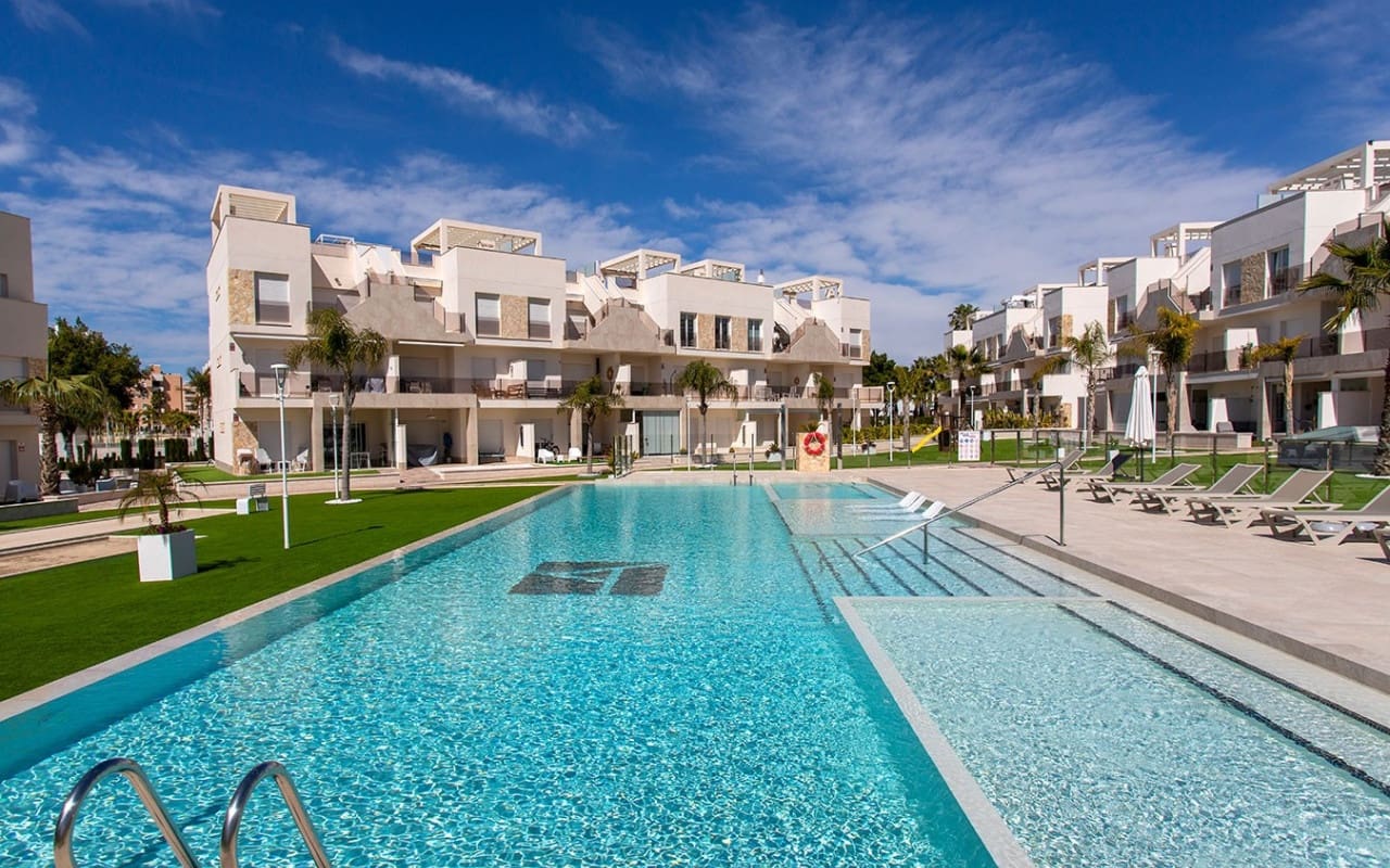 2 Zimmer Penthouse zu verkaufen in El Raso mit Pool - 325.000 € (Ref: 9748219)