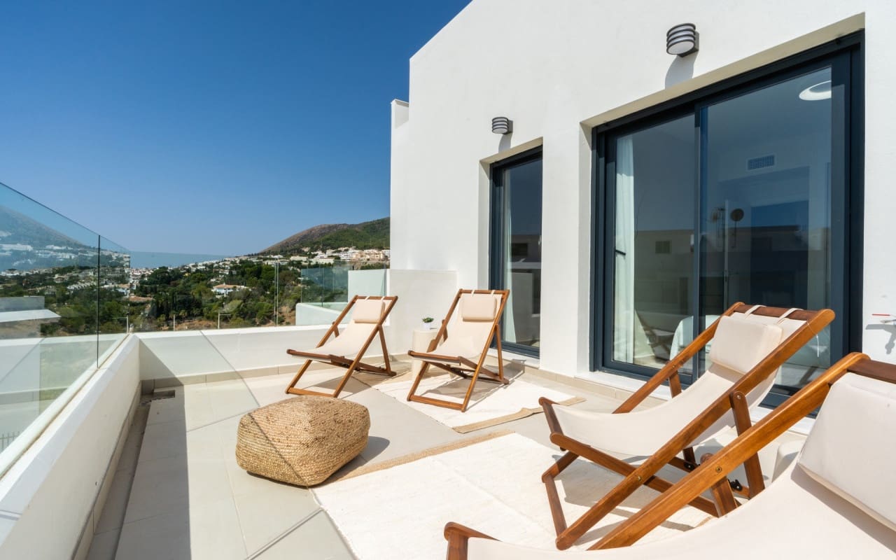 2 bedroom Apartment for sale in Benalmadena with pool - € 450,000 (Ref: 9748396)